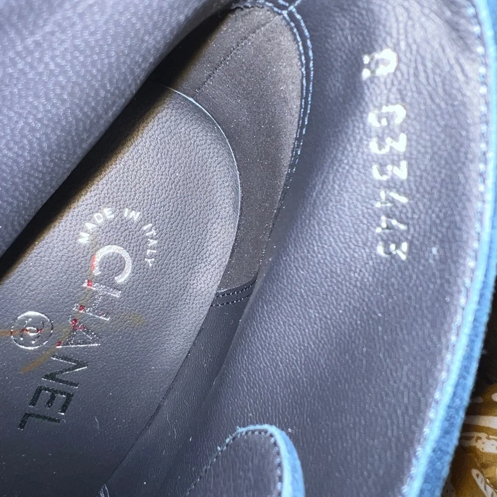 💙🤍Chanel Pearls/ Suede Booties🤍💙 - Picture 9 of 10